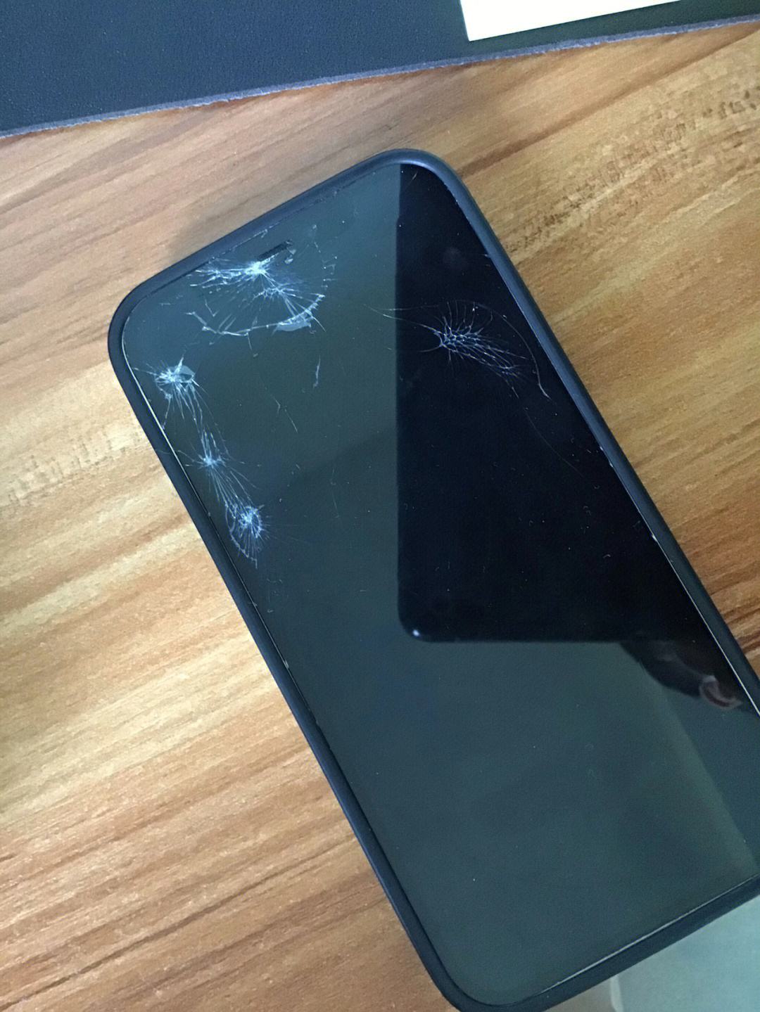 苹果手机屏幕破了有彩色苹果手机屏幕坏了如何导出数据