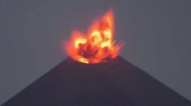 火山极速版苹果6.3.1:日本富士山恐将喷发？火山口量增近6倍，地壳有变化，专家已警告